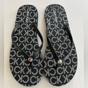 Calvin Klein Black Flip Flops BNWOT White Summer Beach Vacation Size Large 11/12